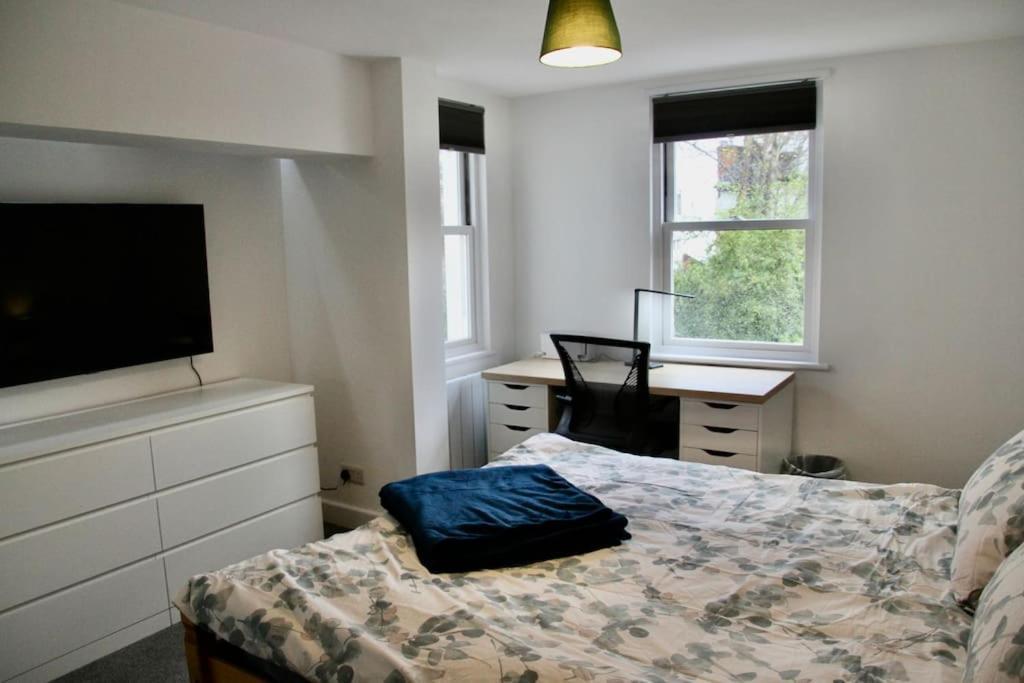 Vernon Place Town Centre, Vernon Cottage 3-Bed With Parking, 1A Vernon Court 2-Bed With Parking, 1B Studio No Parking, Off The High Street Next To Sandford Park Cheltenham Zewnętrze zdjęcie