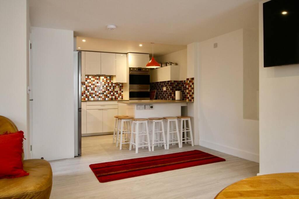 Vernon Place Town Centre, Vernon Cottage 3-Bed With Parking, 1A Vernon Court 2-Bed With Parking, 1B Studio No Parking, Off The High Street Next To Sandford Park Cheltenham Zewnętrze zdjęcie