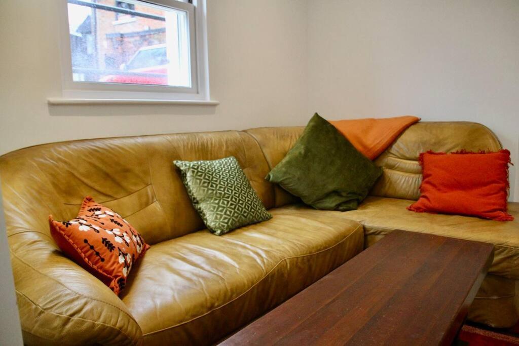Vernon Place Town Centre, Vernon Cottage 3-Bed With Parking, 1A Vernon Court 2-Bed With Parking, 1B Studio No Parking, Off The High Street Next To Sandford Park Cheltenham Zewnętrze zdjęcie