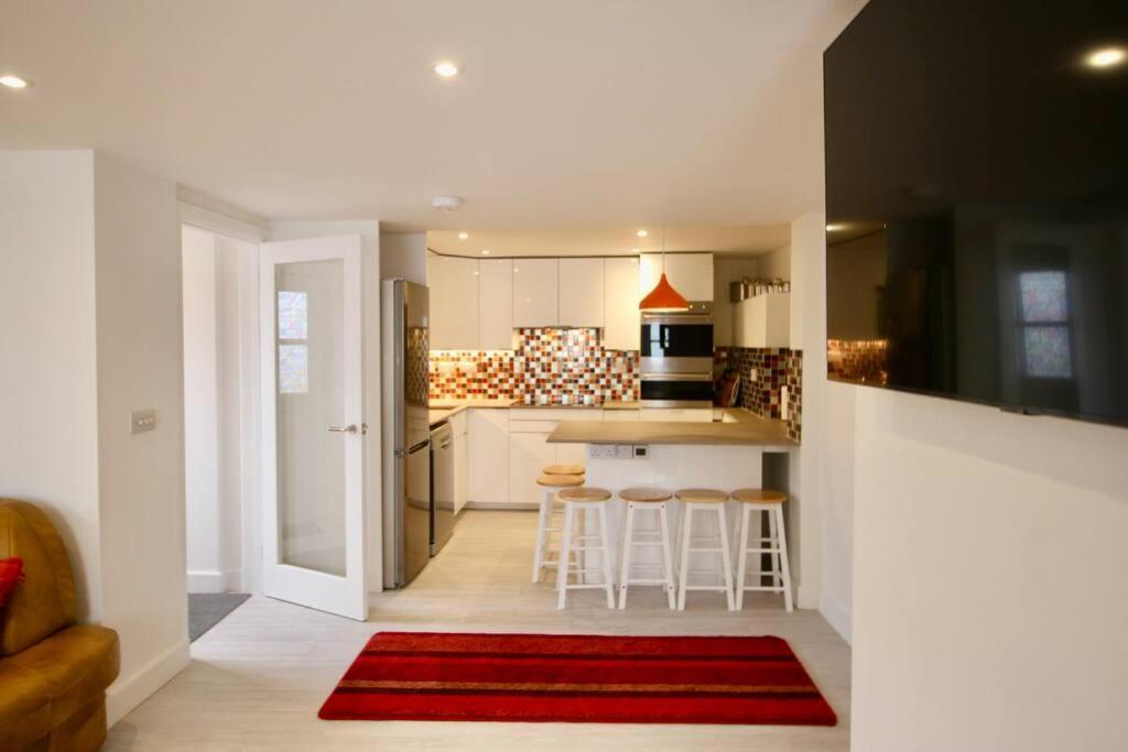 Vernon Place Town Centre, Vernon Cottage 3-Bed With Parking, 1A Vernon Court 2-Bed With Parking, 1B Studio No Parking, Off The High Street Next To Sandford Park Cheltenham Zewnętrze zdjęcie