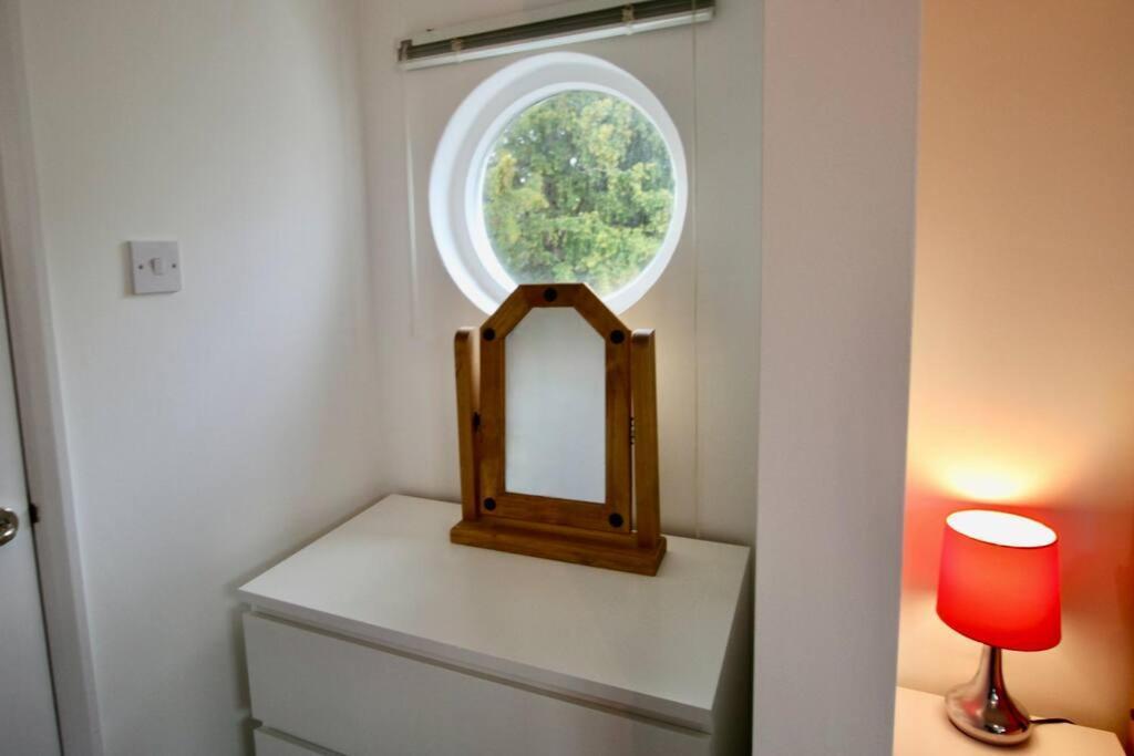 Vernon Place Town Centre, Vernon Cottage 3-Bed With Parking, 1A Vernon Court 2-Bed With Parking, 1B Studio No Parking, Off The High Street Next To Sandford Park Cheltenham Zewnętrze zdjęcie