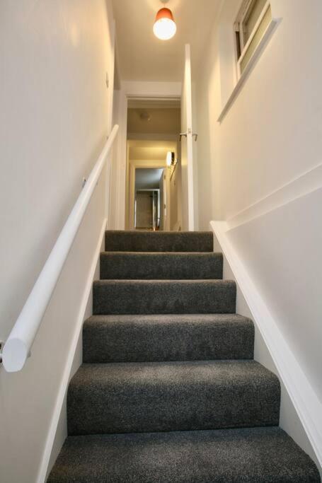 Vernon Place Town Centre, Vernon Cottage 3-Bed With Parking, 1A Vernon Court 2-Bed With Parking, 1B Studio No Parking, Off The High Street Next To Sandford Park Cheltenham Zewnętrze zdjęcie