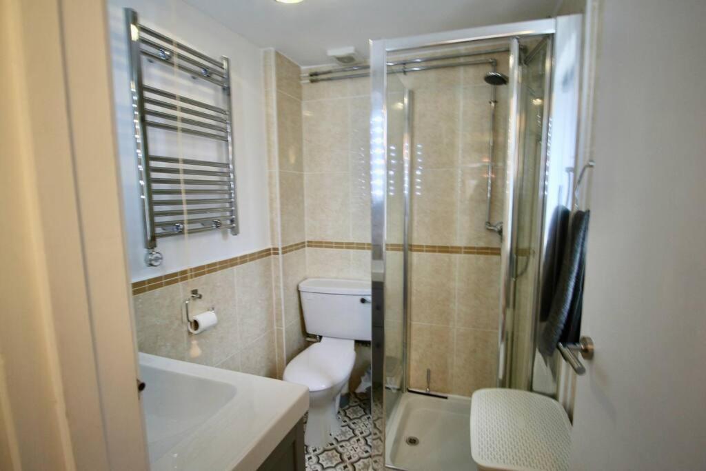 Vernon Place Town Centre, Vernon Cottage 3-Bed With Parking, 1A Vernon Court 2-Bed With Parking, 1B Studio No Parking, Off The High Street Next To Sandford Park Cheltenham Zewnętrze zdjęcie