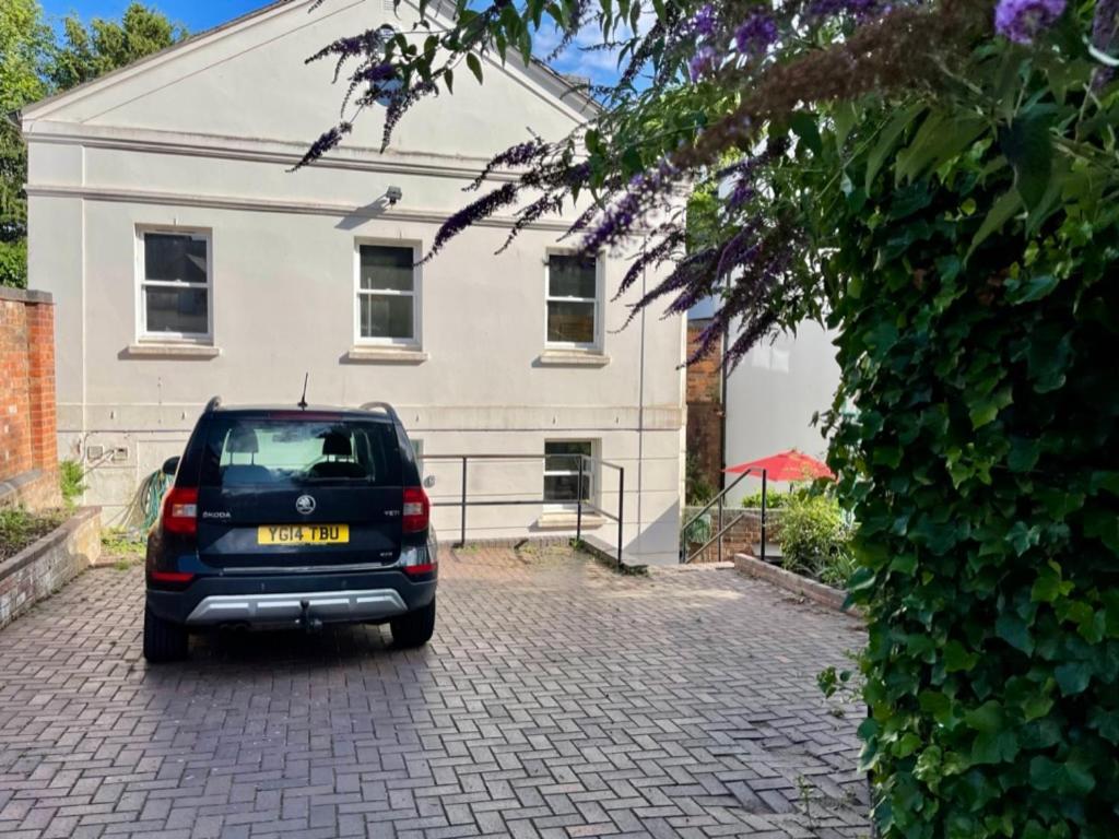 Vernon Place Town Centre, Vernon Cottage 3-Bed With Parking, 1A Vernon Court 2-Bed With Parking, 1B Studio No Parking, Off The High Street Next To Sandford Park Cheltenham Zewnętrze zdjęcie