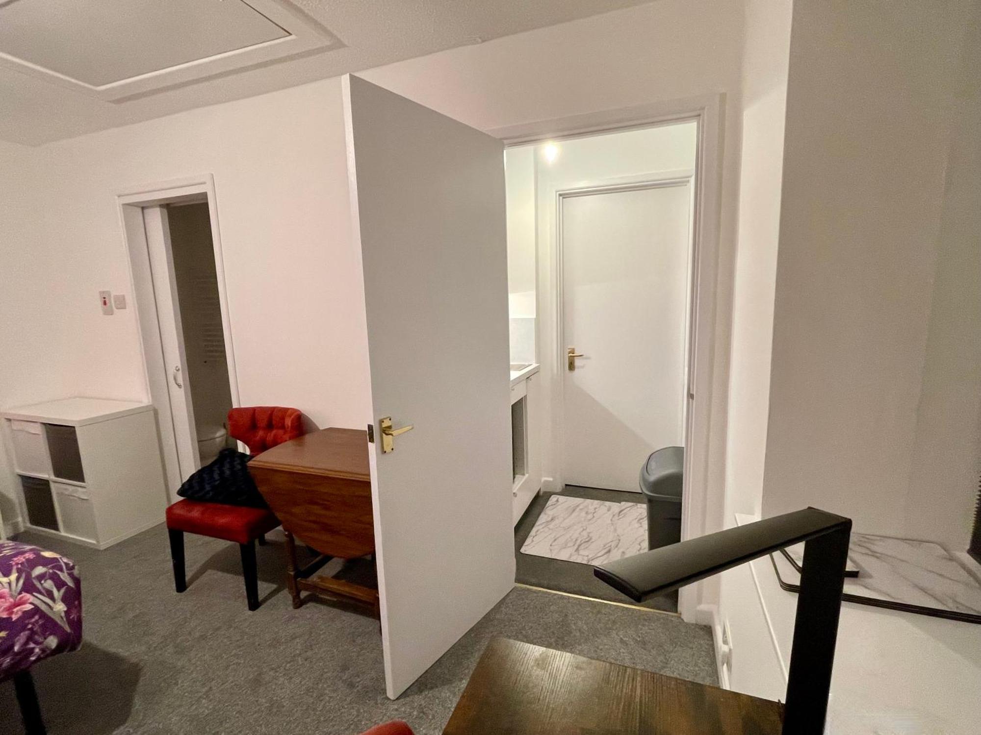 Vernon Place Town Centre, Vernon Cottage 3-Bed With Parking, 1A Vernon Court 2-Bed With Parking, 1B Studio No Parking, Off The High Street Next To Sandford Park Cheltenham Zewnętrze zdjęcie