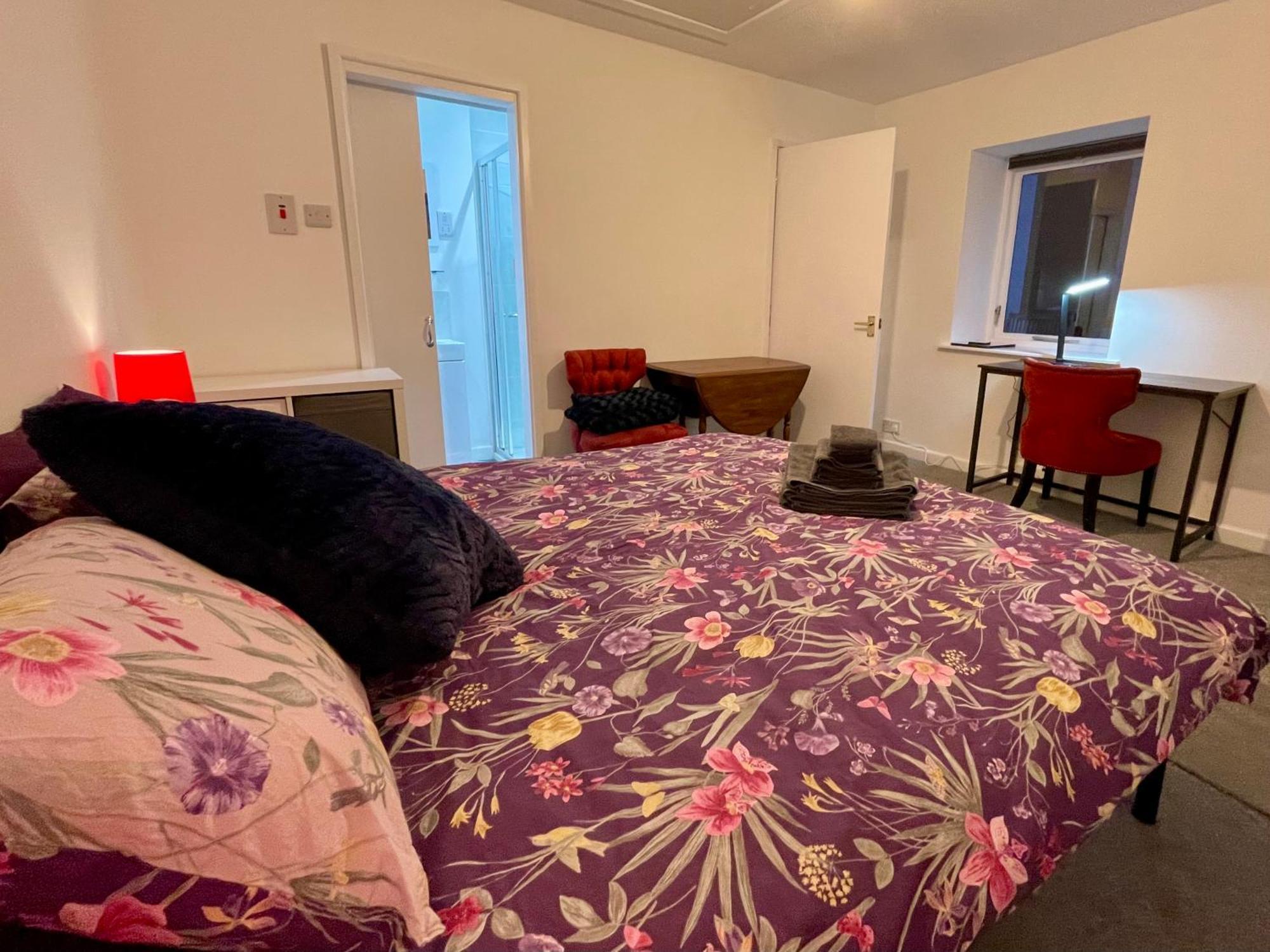Vernon Place Town Centre, Vernon Cottage 3-Bed With Parking, 1A Vernon Court 2-Bed With Parking, 1B Studio No Parking, Off The High Street Next To Sandford Park Cheltenham Zewnętrze zdjęcie