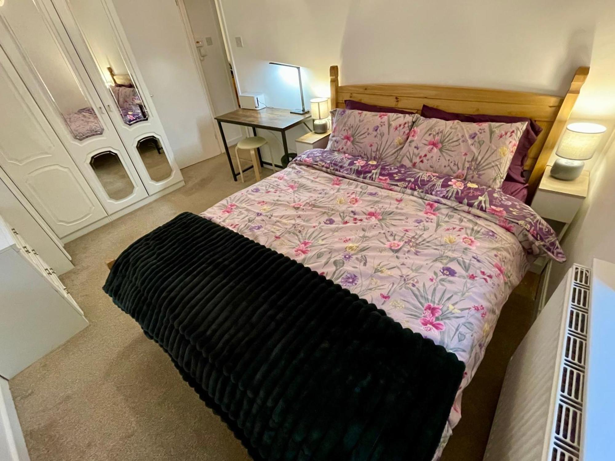Vernon Place Town Centre, Vernon Cottage 3-Bed With Parking, 1A Vernon Court 2-Bed With Parking, 1B Studio No Parking, Off The High Street Next To Sandford Park Cheltenham Zewnętrze zdjęcie