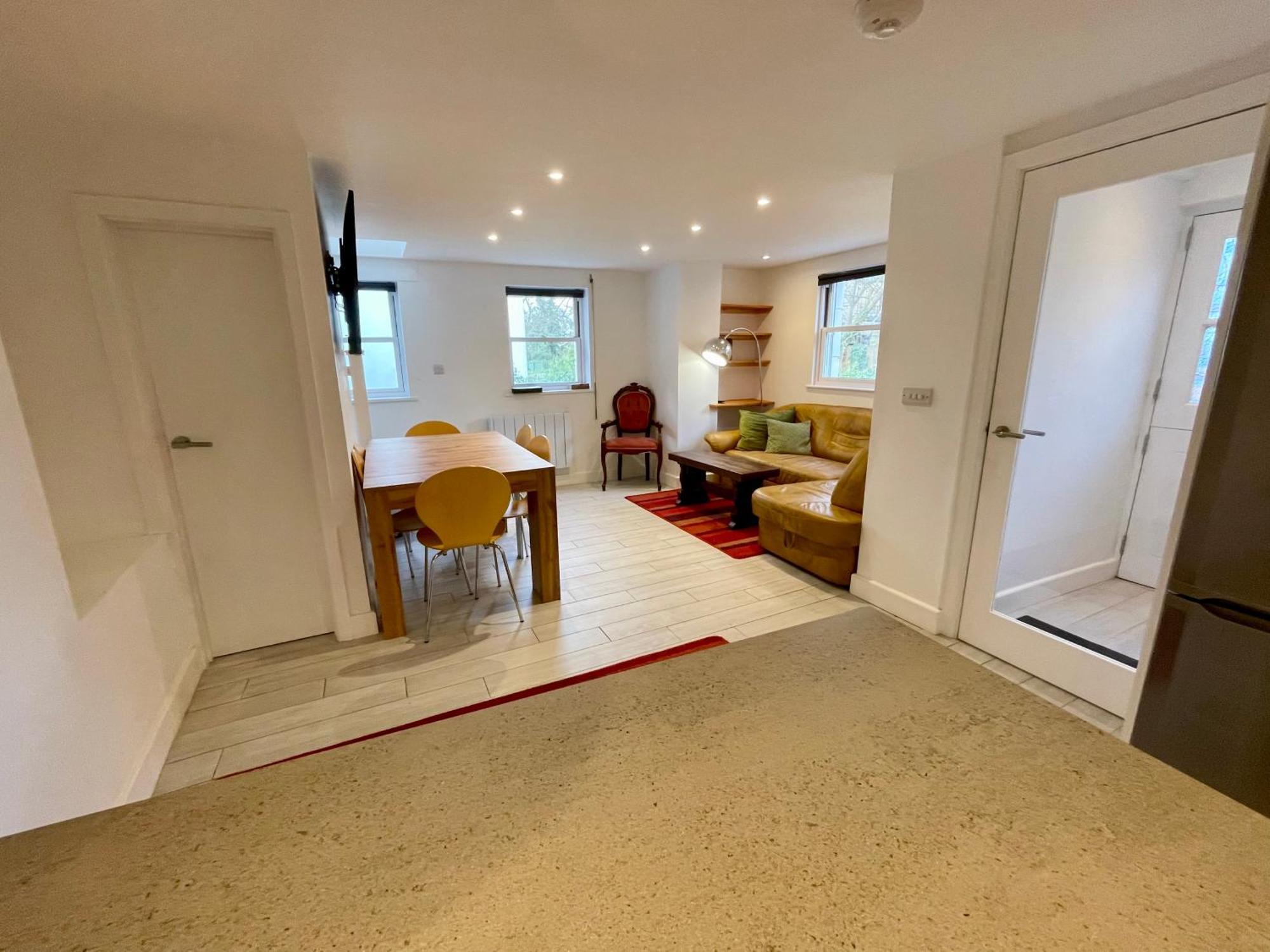 Vernon Place Town Centre, Vernon Cottage 3-Bed With Parking, 1A Vernon Court 2-Bed With Parking, 1B Studio No Parking, Off The High Street Next To Sandford Park Cheltenham Zewnętrze zdjęcie
