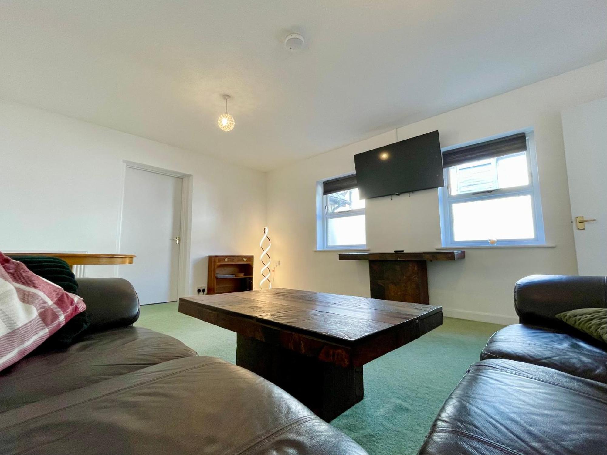 Vernon Place Town Centre, Vernon Cottage 3-Bed With Parking, 1A Vernon Court 2-Bed With Parking, 1B Studio No Parking, Off The High Street Next To Sandford Park Cheltenham Zewnętrze zdjęcie